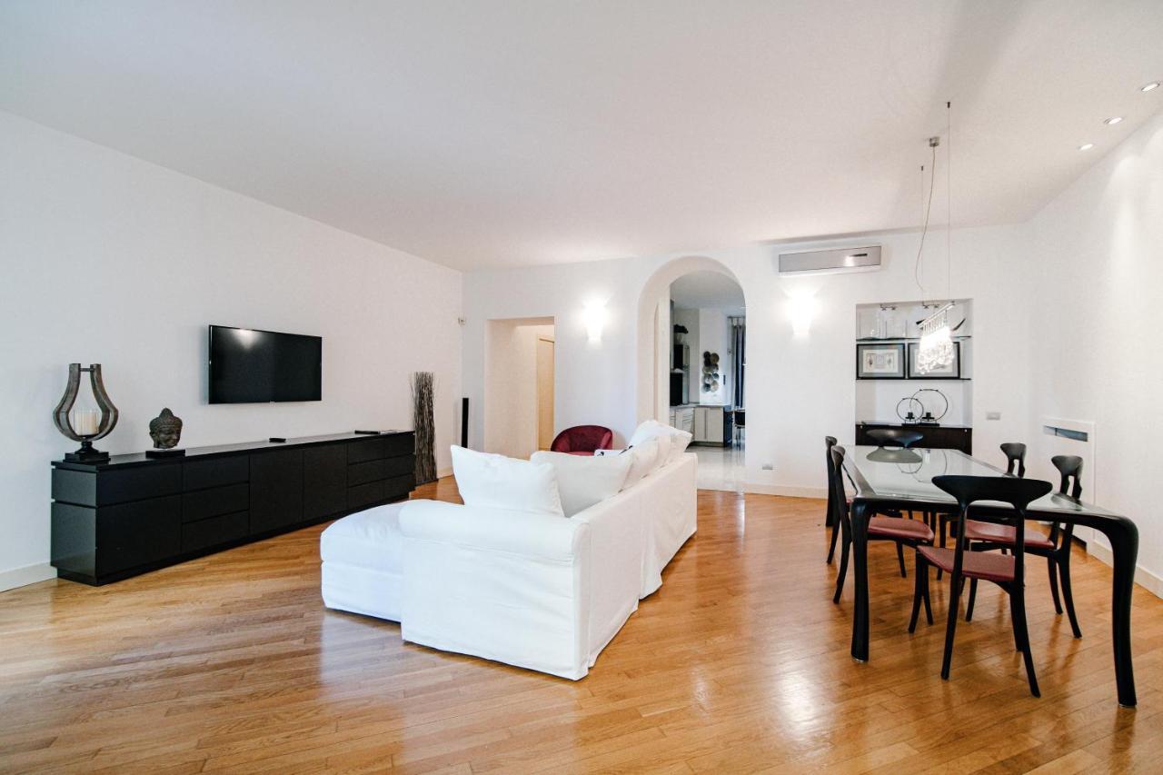 La Finestra Sul Duomo - The House Of Travelers Apartment Como Exterior foto