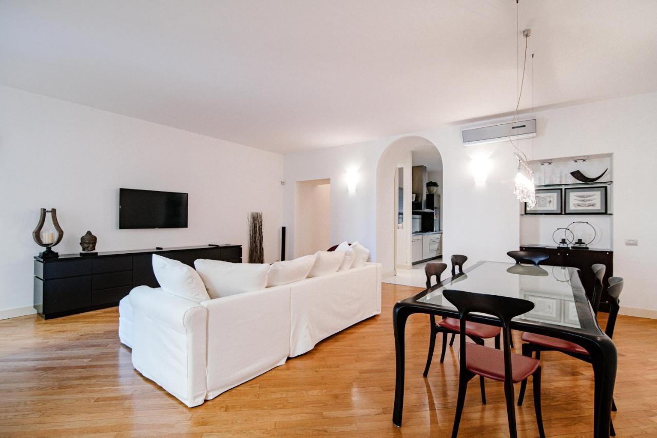 La Finestra Sul Duomo - The House Of Travelers Apartment Como Exterior foto