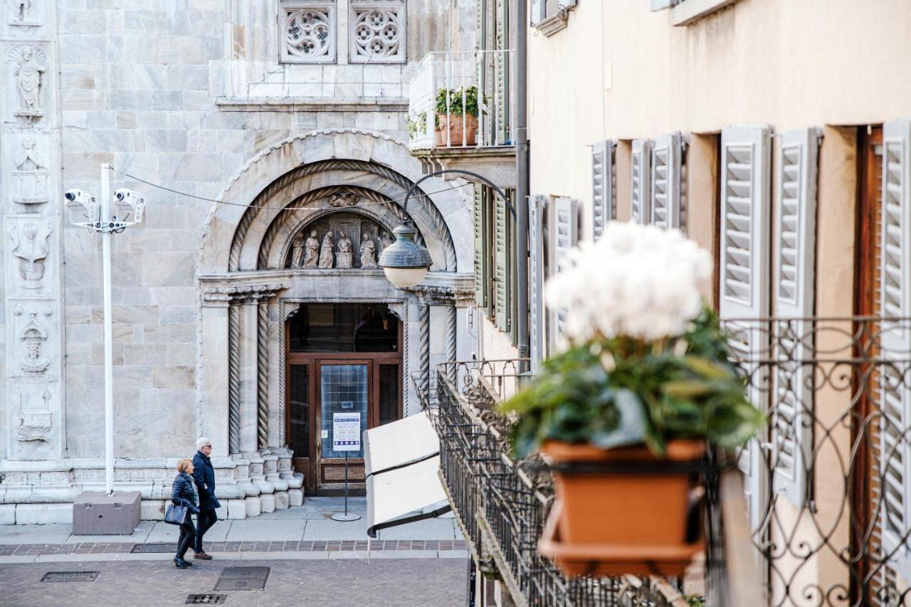 La Finestra Sul Duomo - The House Of Travelers Apartment Como Exterior foto
