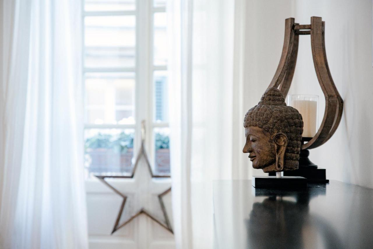 La Finestra Sul Duomo - The House Of Travelers Apartment Como Exterior foto